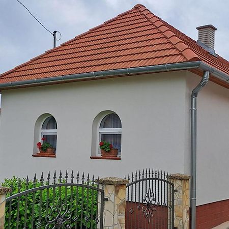 Villa Manipura Szemenyecsörnye Exterior foto